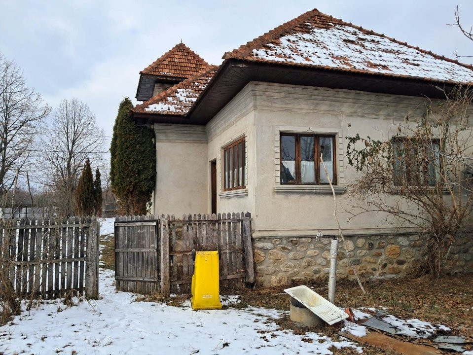 CASĂ SI TEREN POLOVRAGI