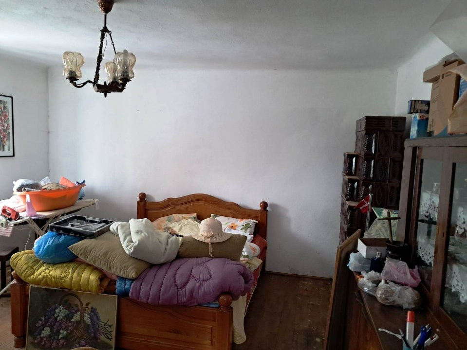 CASĂ SI TEREN POLOVRAGI