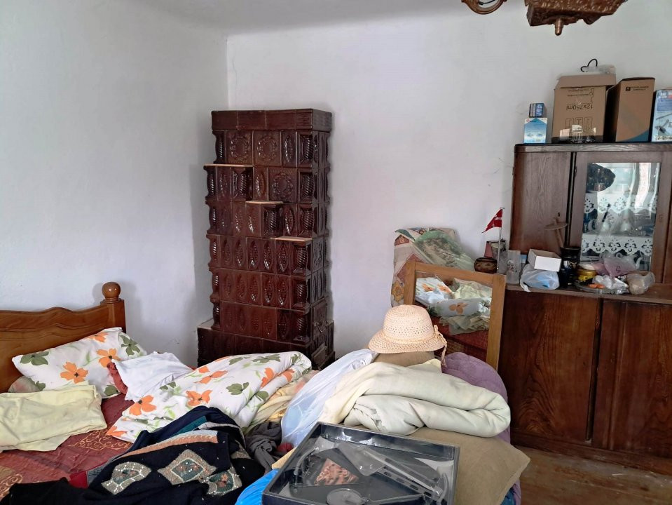 CASĂ SI TEREN POLOVRAGI