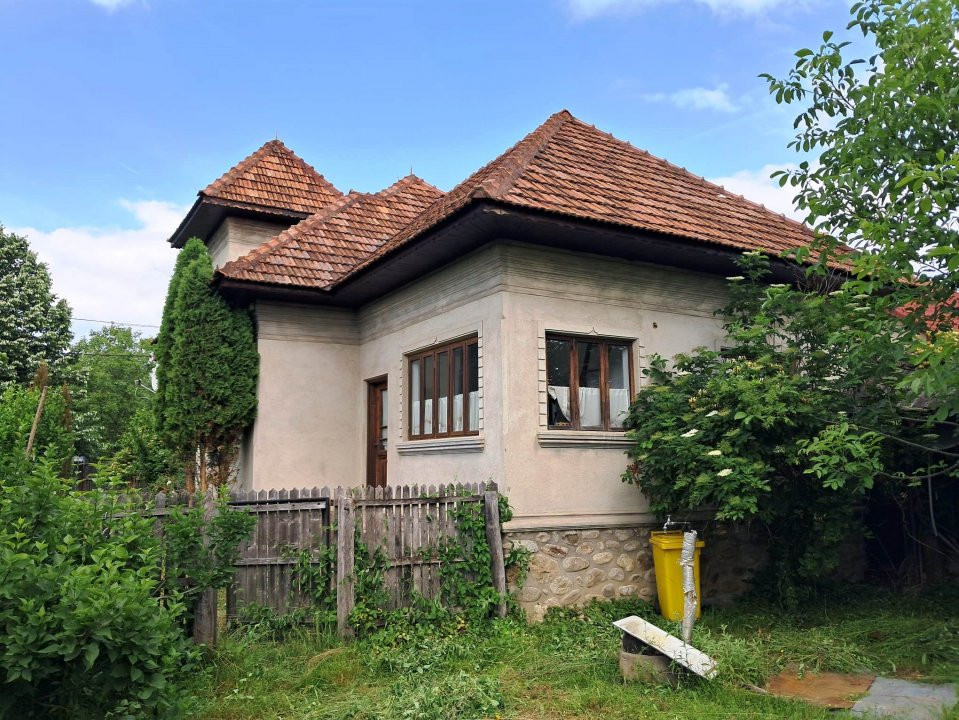 Casa cu teren la Polovragi 