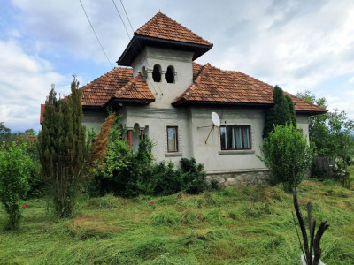 Casa cu teren la Polovragi 