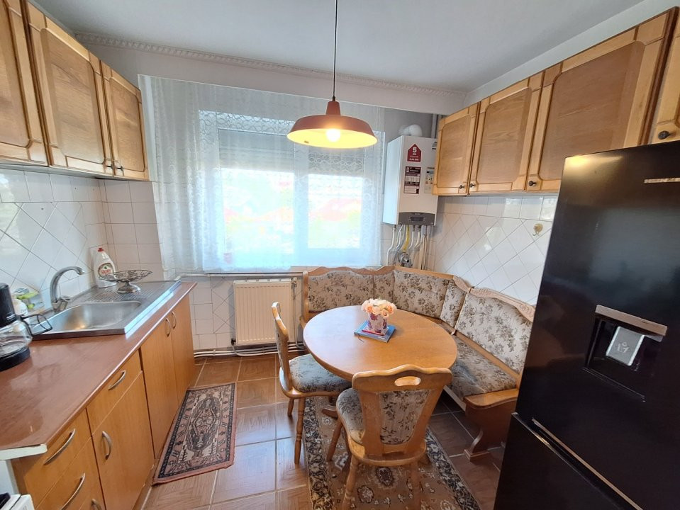 Apartament 4 camere Exercitiu, Etaj 2, mobilat-utilat, centrala termica