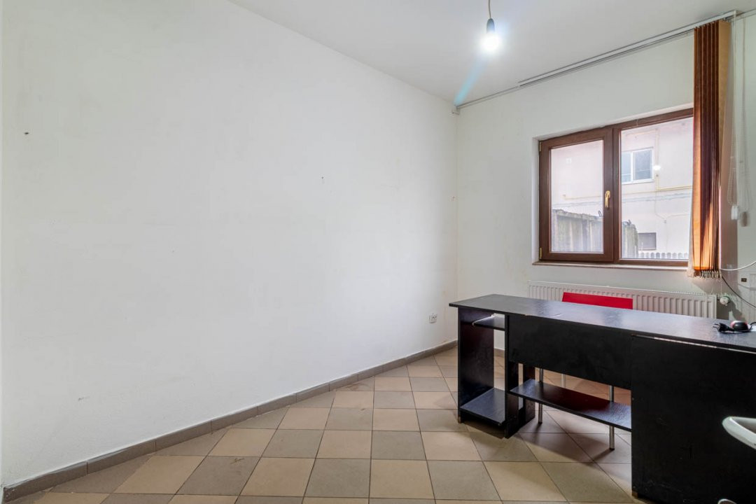 Spațiu Comercial de Închiriat – Vizibilitate Maximă!