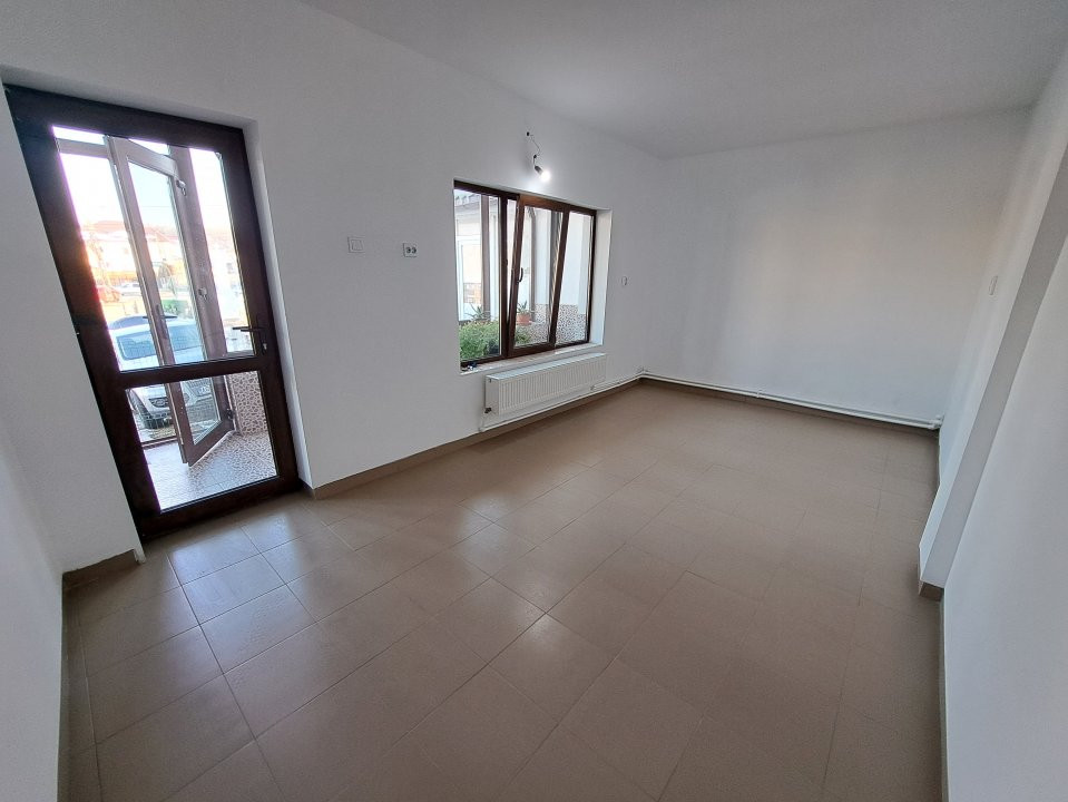 Spatiu Comercial Stradal – Spitalul Mioveni, Bd. Dacia, Racovita