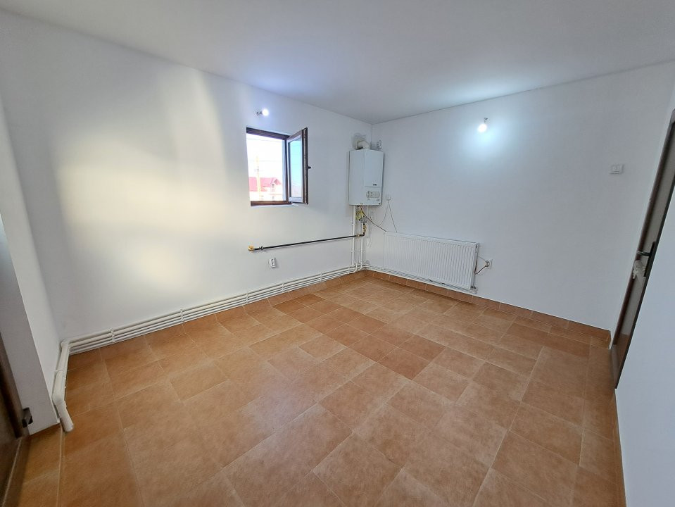Spatiu Comercial Stradal – Spitalul Mioveni, Bd. Dacia, Racovita