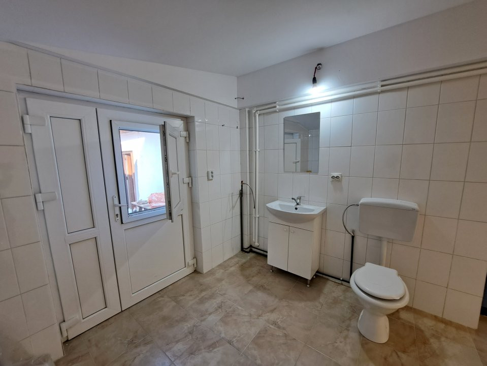 Spatiu Comercial Stradal – Spitalul Mioveni, Bd. Dacia, Racovita