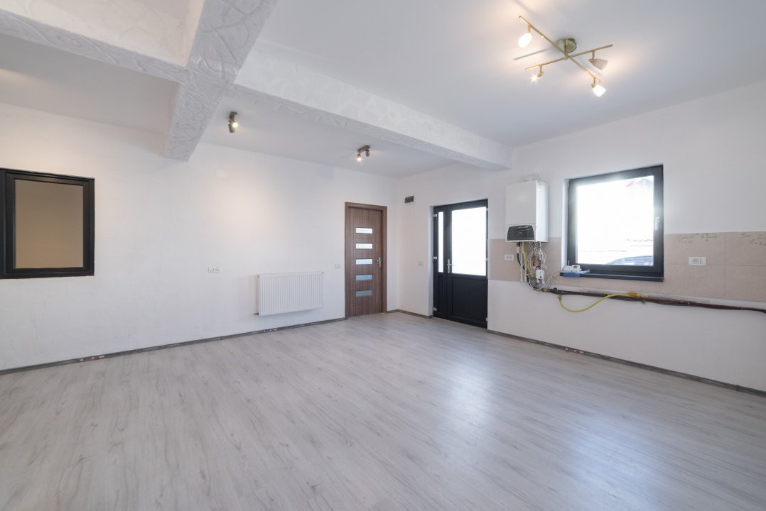 Apartament 3 camere cu terasa și curte!!!!