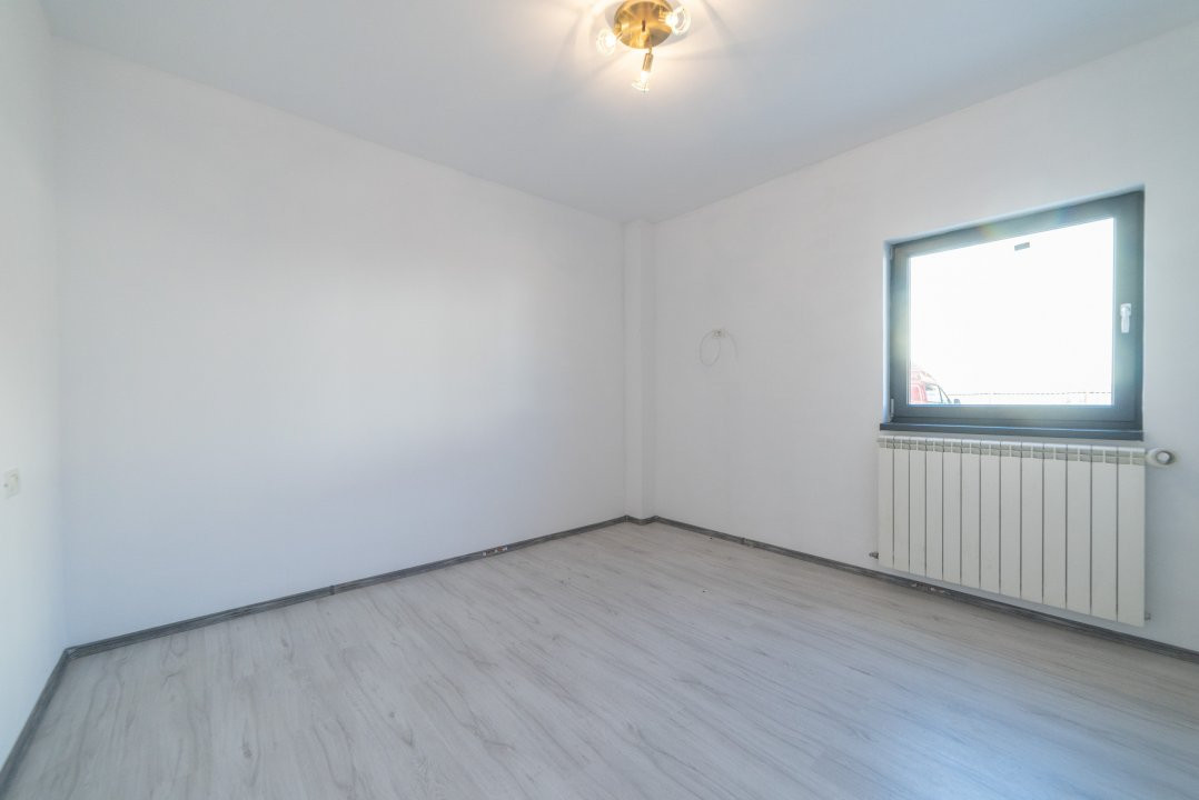 Apartament 3 camere cu terasa și curte!!!!