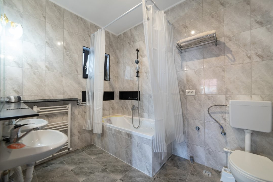 Apartament 3 camere cu terasa și curte!!!!