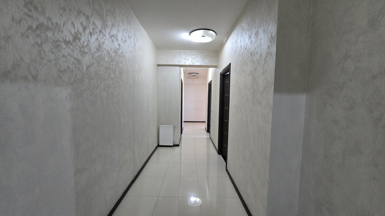 Apartament spatios de 4 camere.
