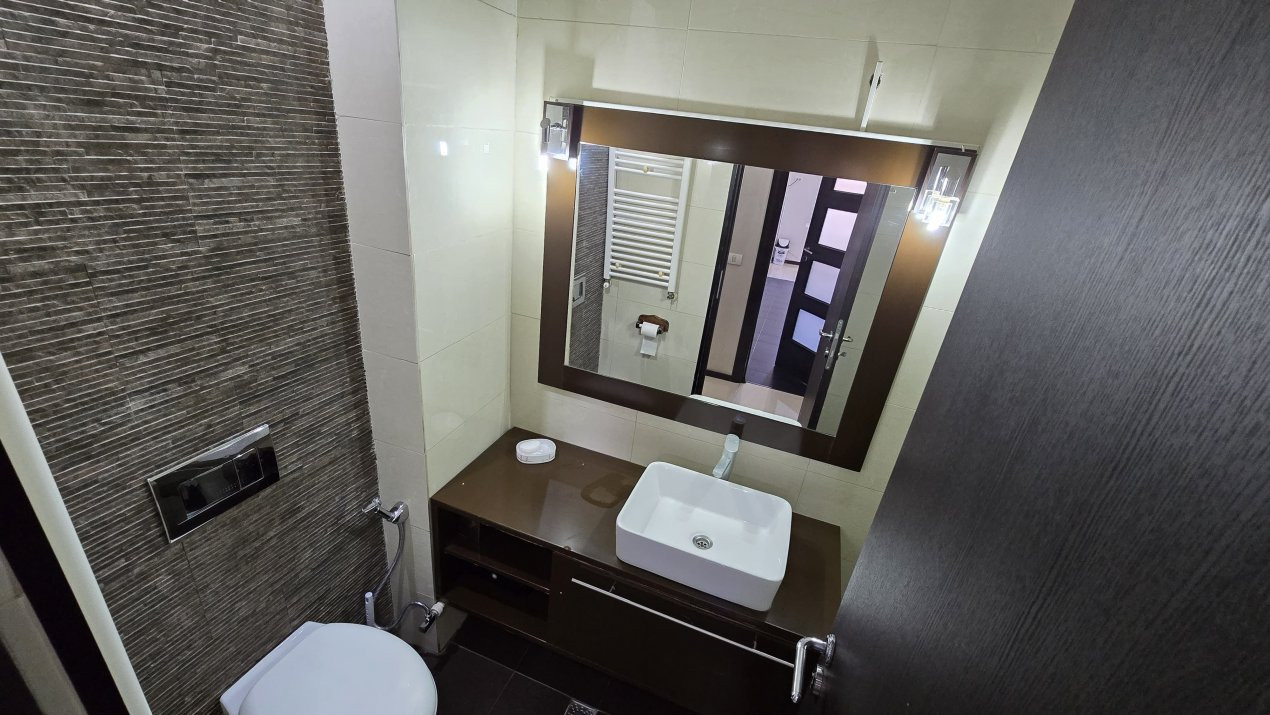 Apartament spatios de 4 camere.