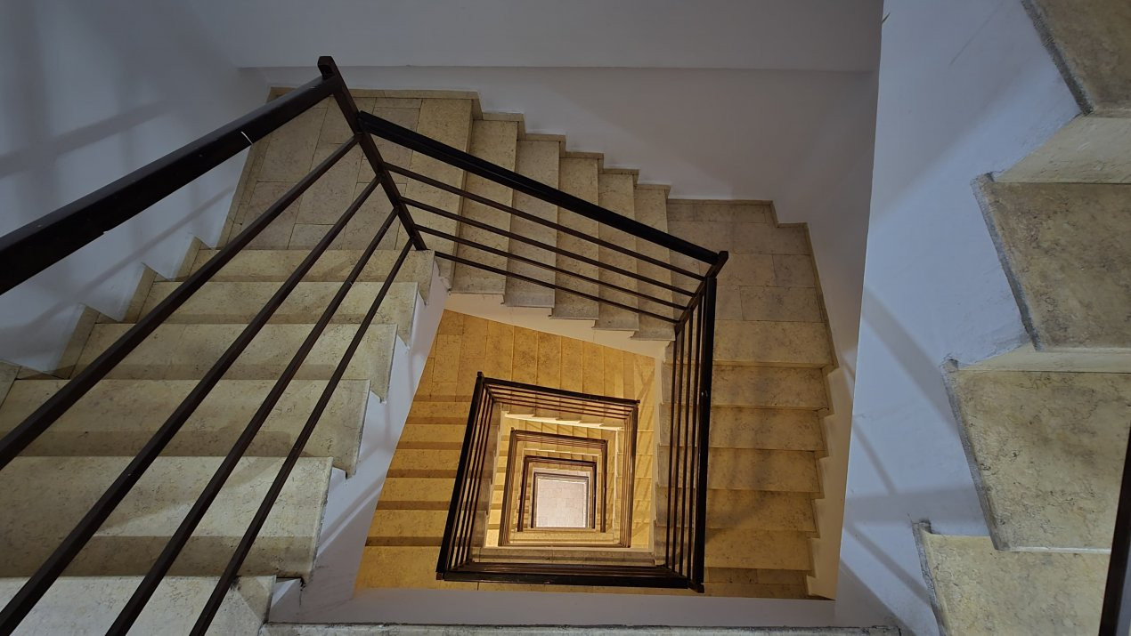 Apartament spatios de 4 camere.