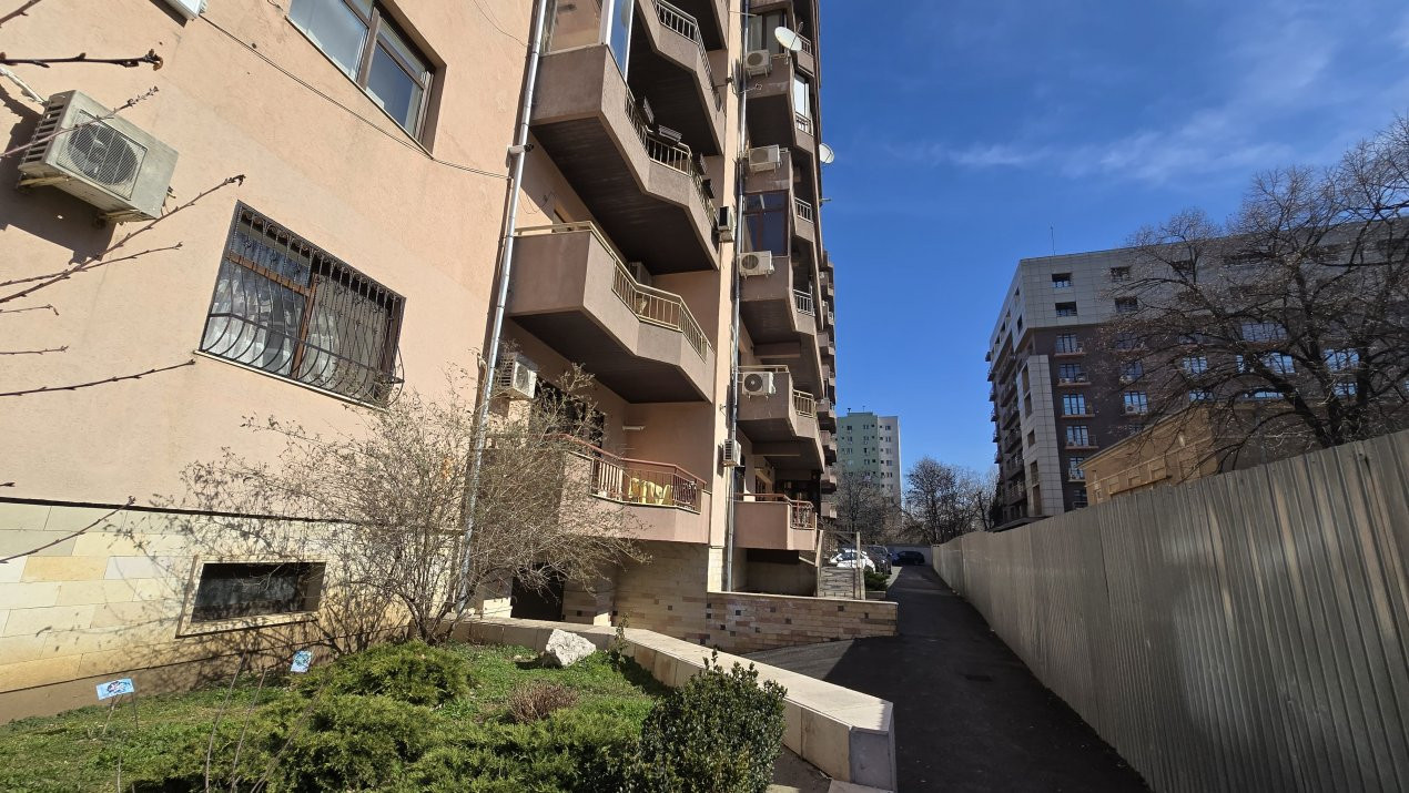 Apartament spatios de 4 camere.