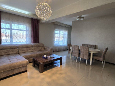 Apartament spatios de 4 camere.