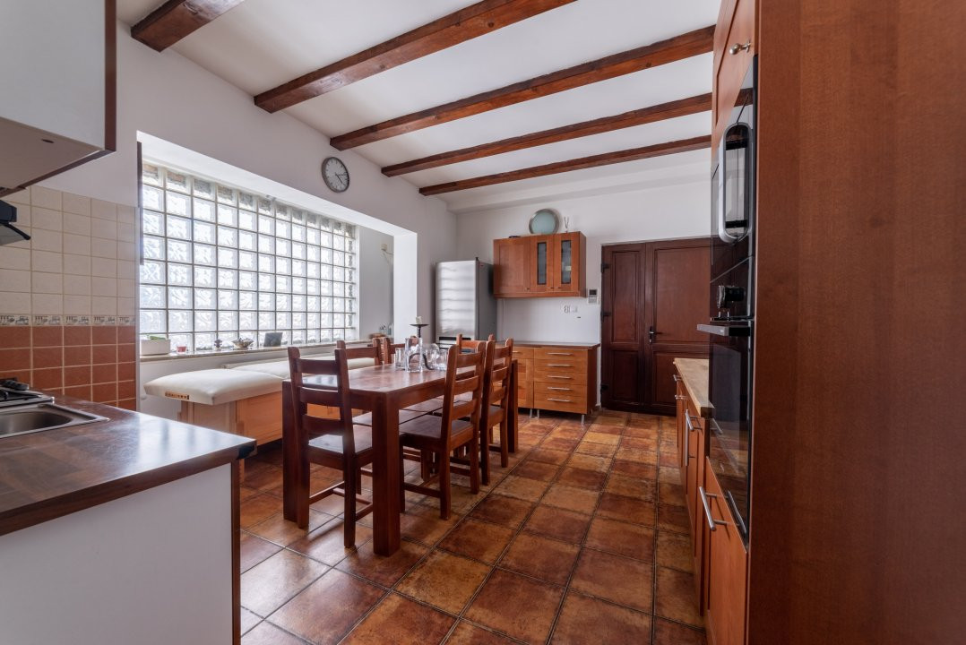 Casa P+3E+M cu spatiu comercial - ultracentral Pitesti