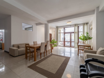 Casa P+3E+M cu spatiu comercial - ultracentral Pitesti