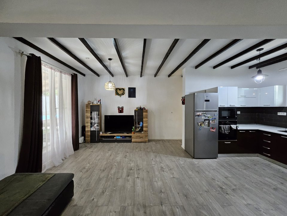 Casa noua cu piscina, la 14 km de Pitesti