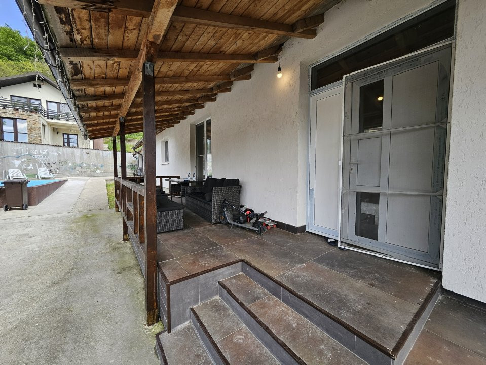 Casa noua cu piscina, la 14 km de Pitesti