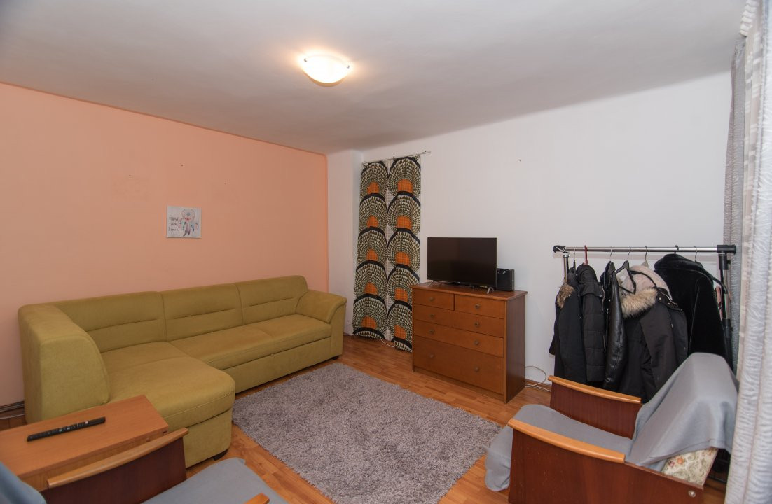 Două case la marginea pădurii – Proprietate de vânzare în Bascov!