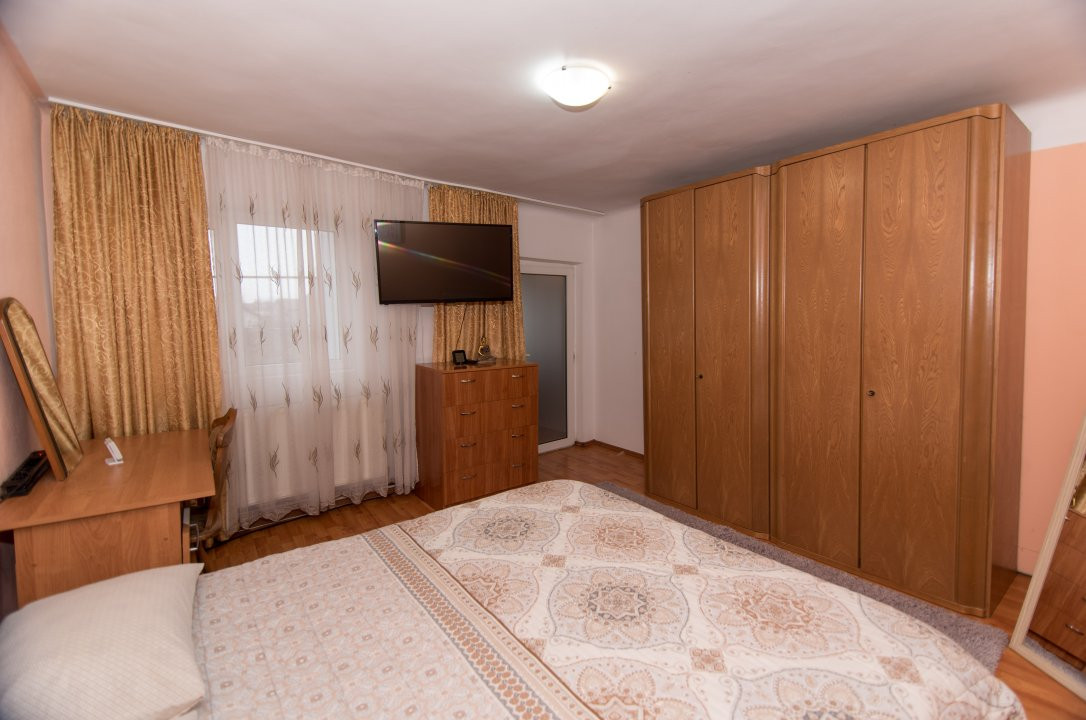 Două case la marginea pădurii – Proprietate de vânzare în Bascov!