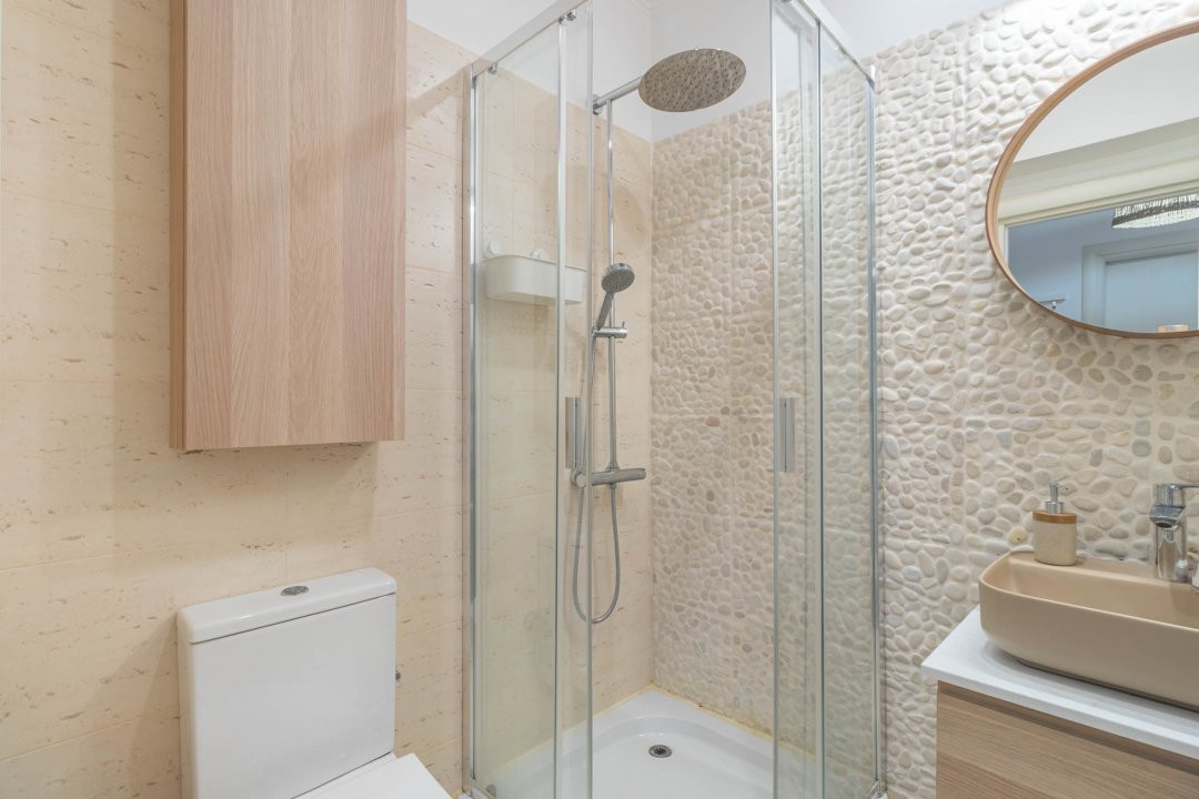 Apartament de Închiriat – 3 Camere, Terasă și Curte Proprie 🌿