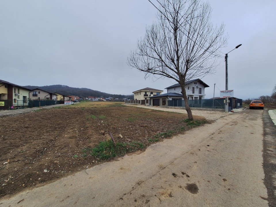 Teren intravilan Brăileni-Valea Ursului toate Utilitatile