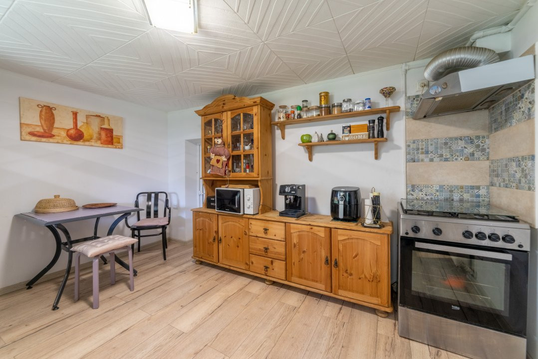 Casa Topoloveni - curte si livada, 3000 mp teren
