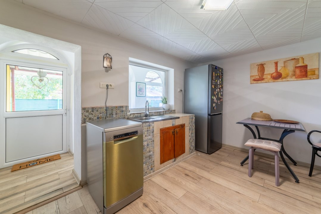 Casa Topoloveni - curte si livada, 3000 mp teren