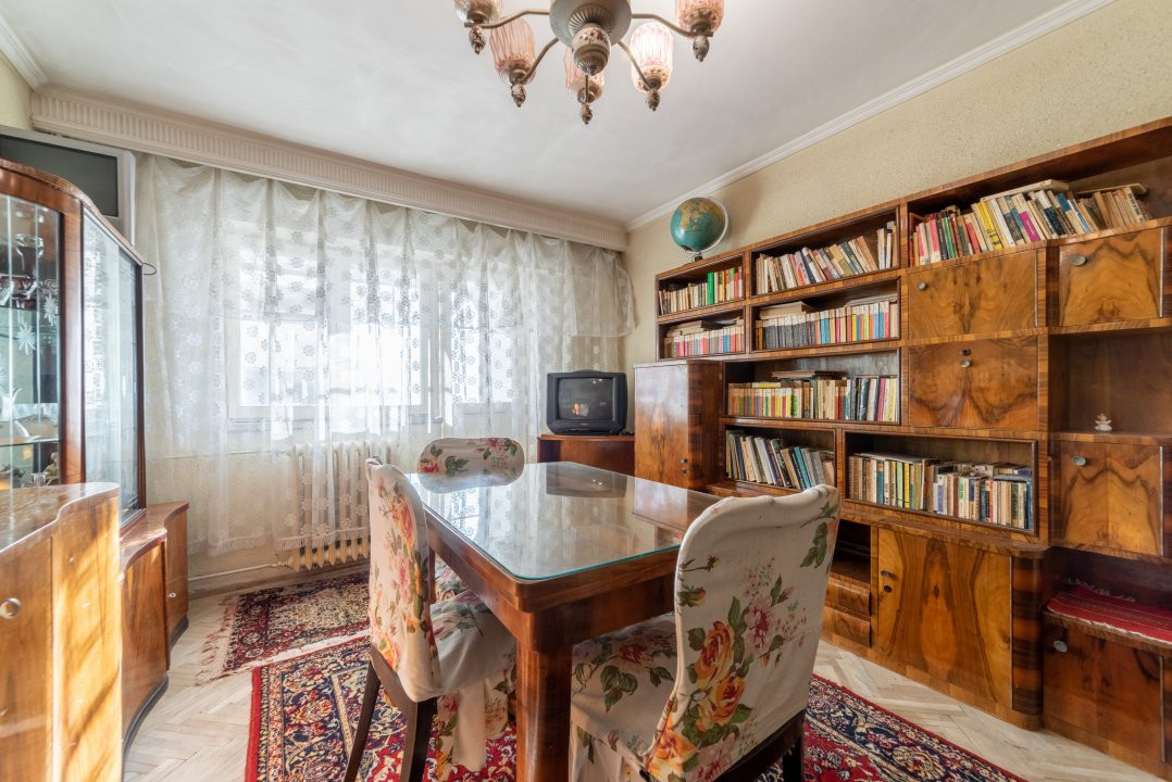 Apartament cu 3 camere, etajul 1 - Centru