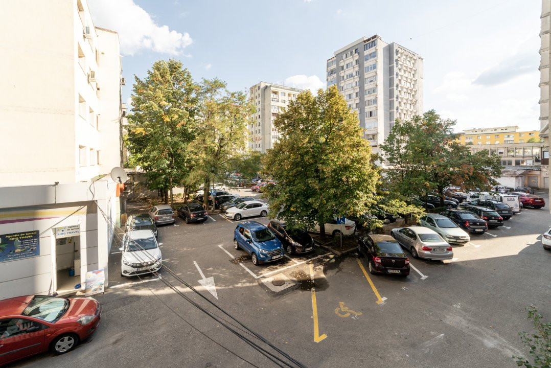 Apartament cu 3 camere, etajul 1 - Centru