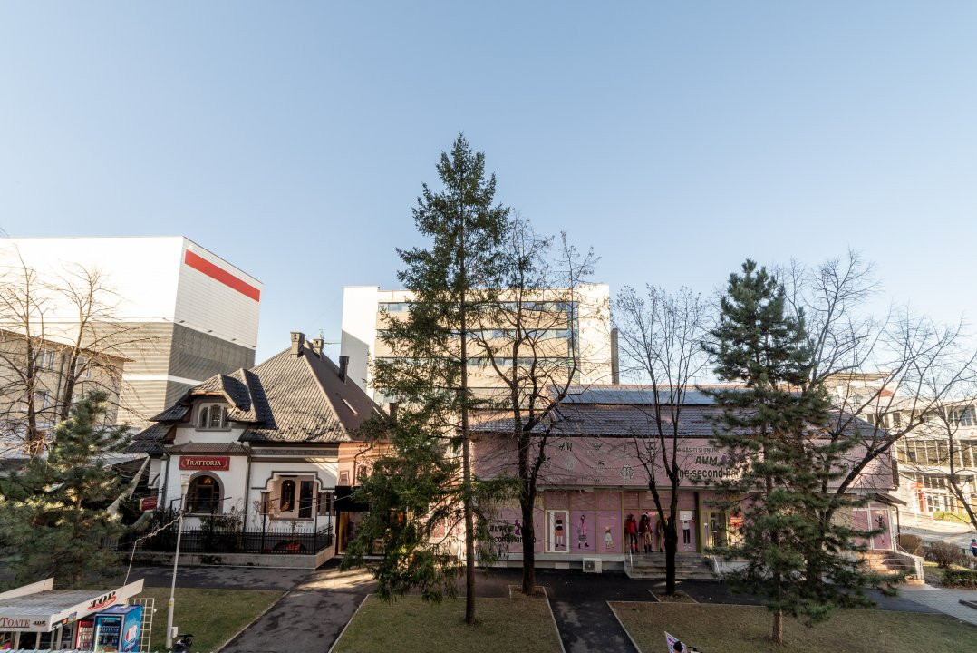 Apartament cu 3 camere, etajul 1 - Centru