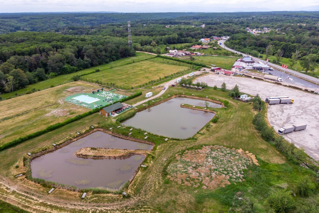 Afacere functionala - MOTEL si CAMPING cu terasa, piscina si lacuri pescuit