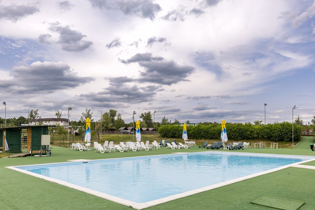 Afacere functionala - MOTEL si CAMPING cu terasa, piscina si lacuri pescuit
