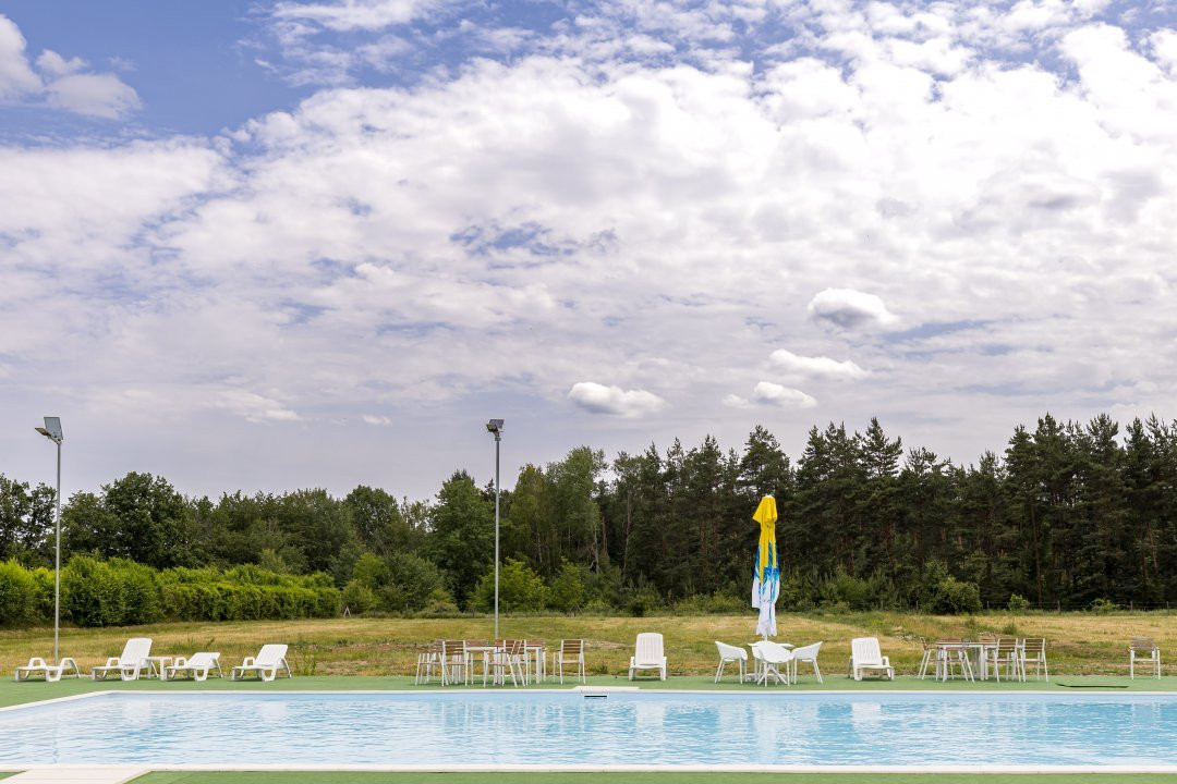 Afacere functionala - MOTEL si CAMPING cu terasa, piscina si lacuri pescuit