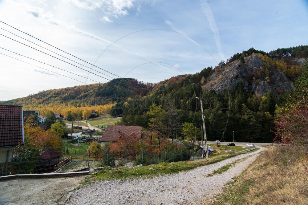 VANZARE / SCHIMB  PENSIUNE in zona de munte, langa Pestera Muierilor