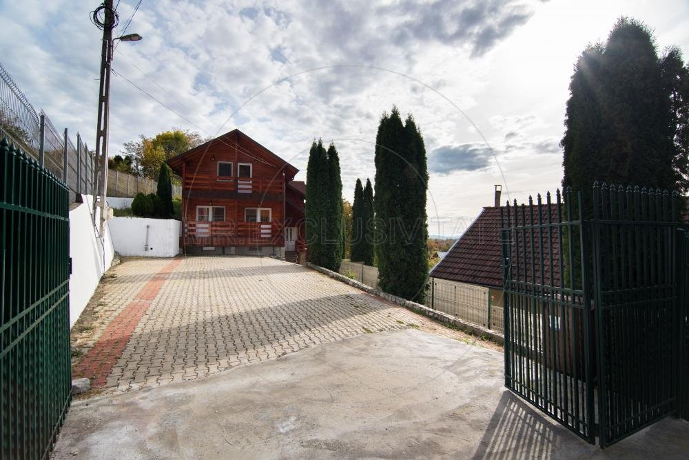 VANZARE / SCHIMB  PENSIUNE in zona de munte, langa Pestera Muierilor