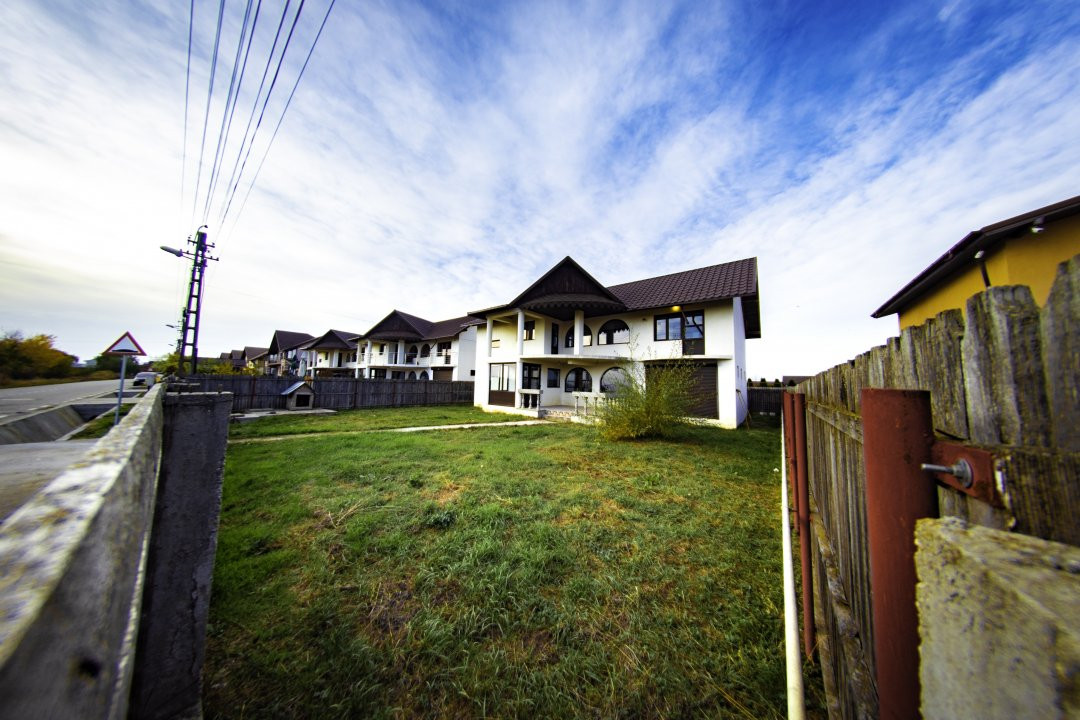 Casa Bradu - Str Scoartei (zona Primariei) - teren 400 mp
