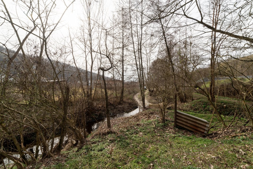 Teren de vânzare – 1221 mp în Budeasa Mică, zonă liniștită.