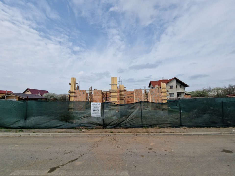 Casa tip duplex Mogosoaia central , curte 