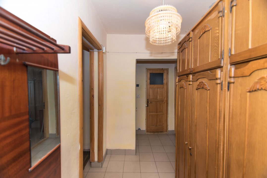 Apartament 4 camere decomandat Costesti, jud. Arges