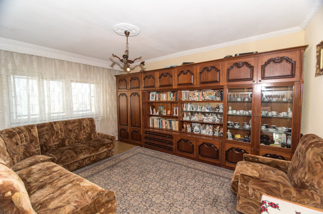 Apartament decomandat Costesti - zona excelenta