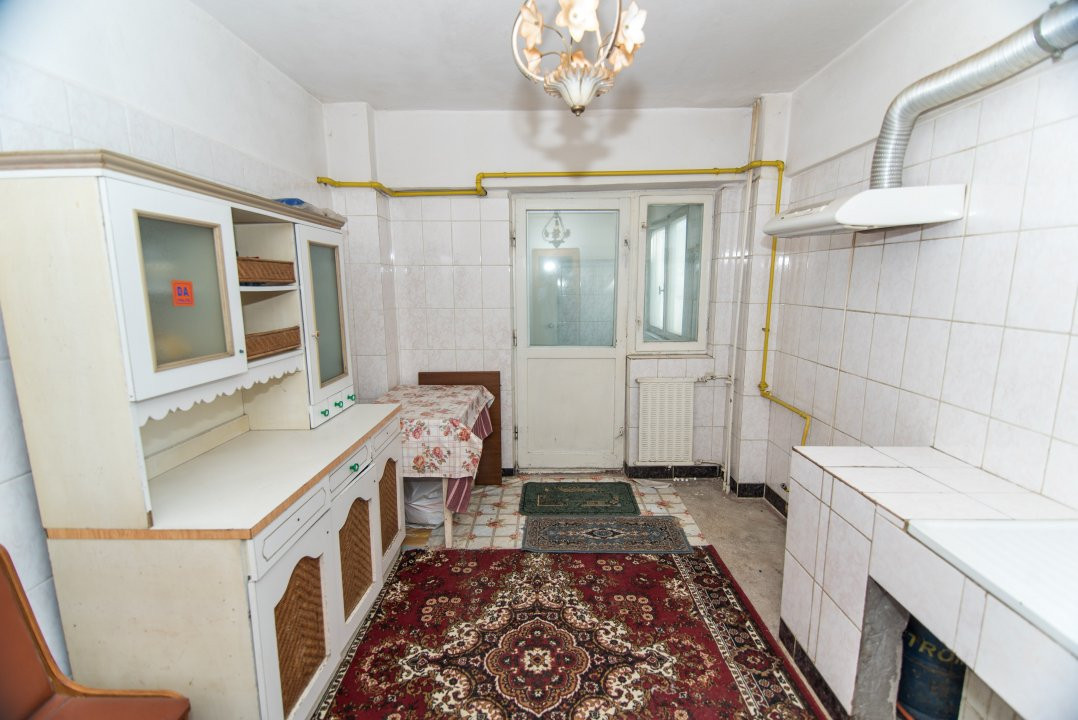 Apartament decomandat Costesti - zona excelenta
