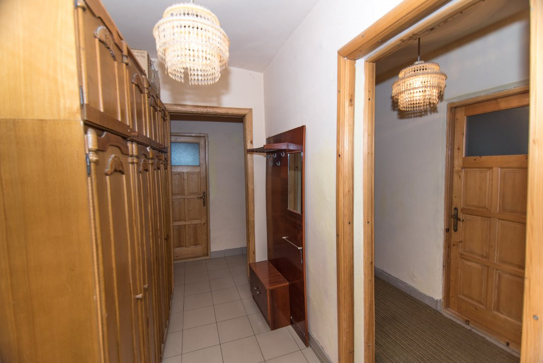 Apartament decomandat Costesti - zona excelenta