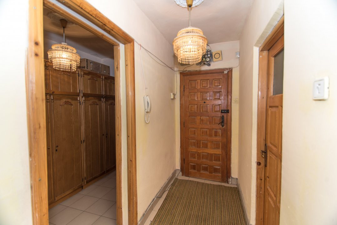 Apartament decomandat Costesti - zona excelenta