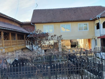 Casă / Pensiune de vânzare – Balta, Gorj 