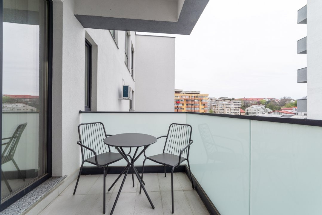 Studio lux, bloc nou VSC5 - Fratii Golesti, parcare privata, vedere pe spate