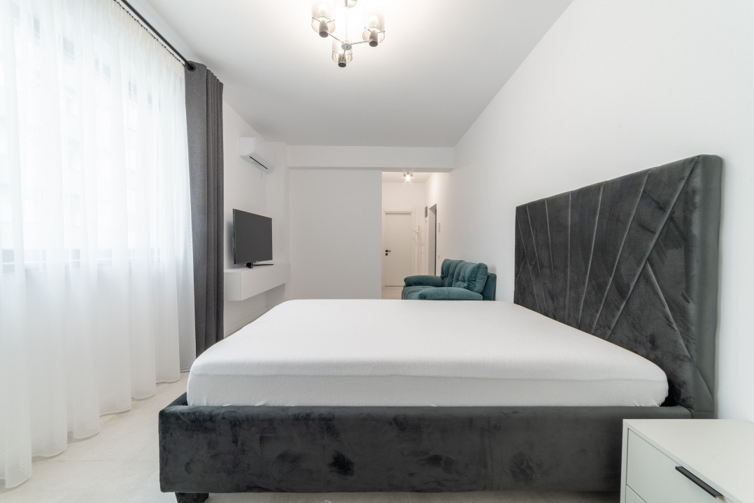 Studio lux, bloc nou VSC5 - Fratii Golesti, parcare privata, vedere pe spate