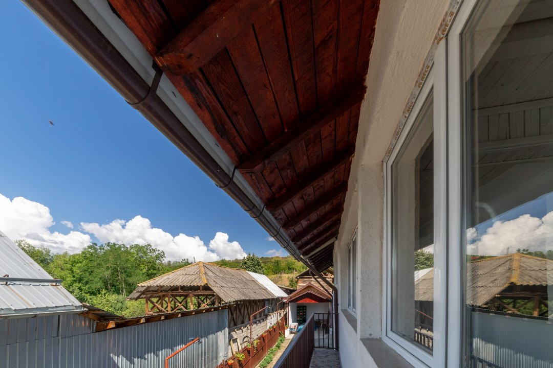 Casa spatioasa +Spatiu Comercial zona Stefanesti Arges!