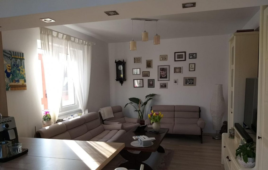 De vânzare Apartament în casă, 3 camere ,str Argeșului