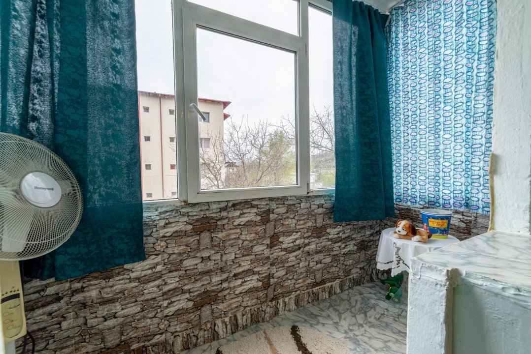 Apartament 3 camere decomandat etaj 2- Topoloveni!
